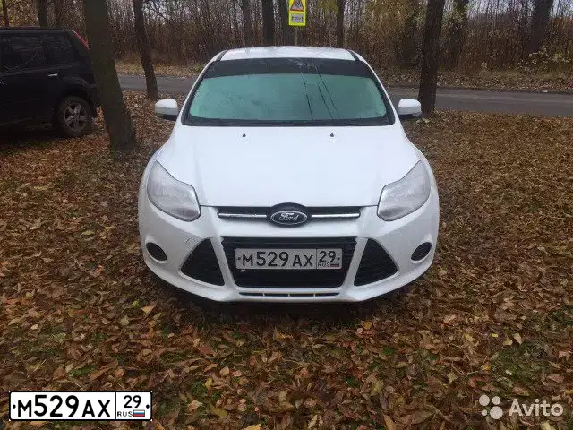 Фото автомобиля FORD FOCUS, 2013 — госномер М529АХ29. Цвет: Белый
