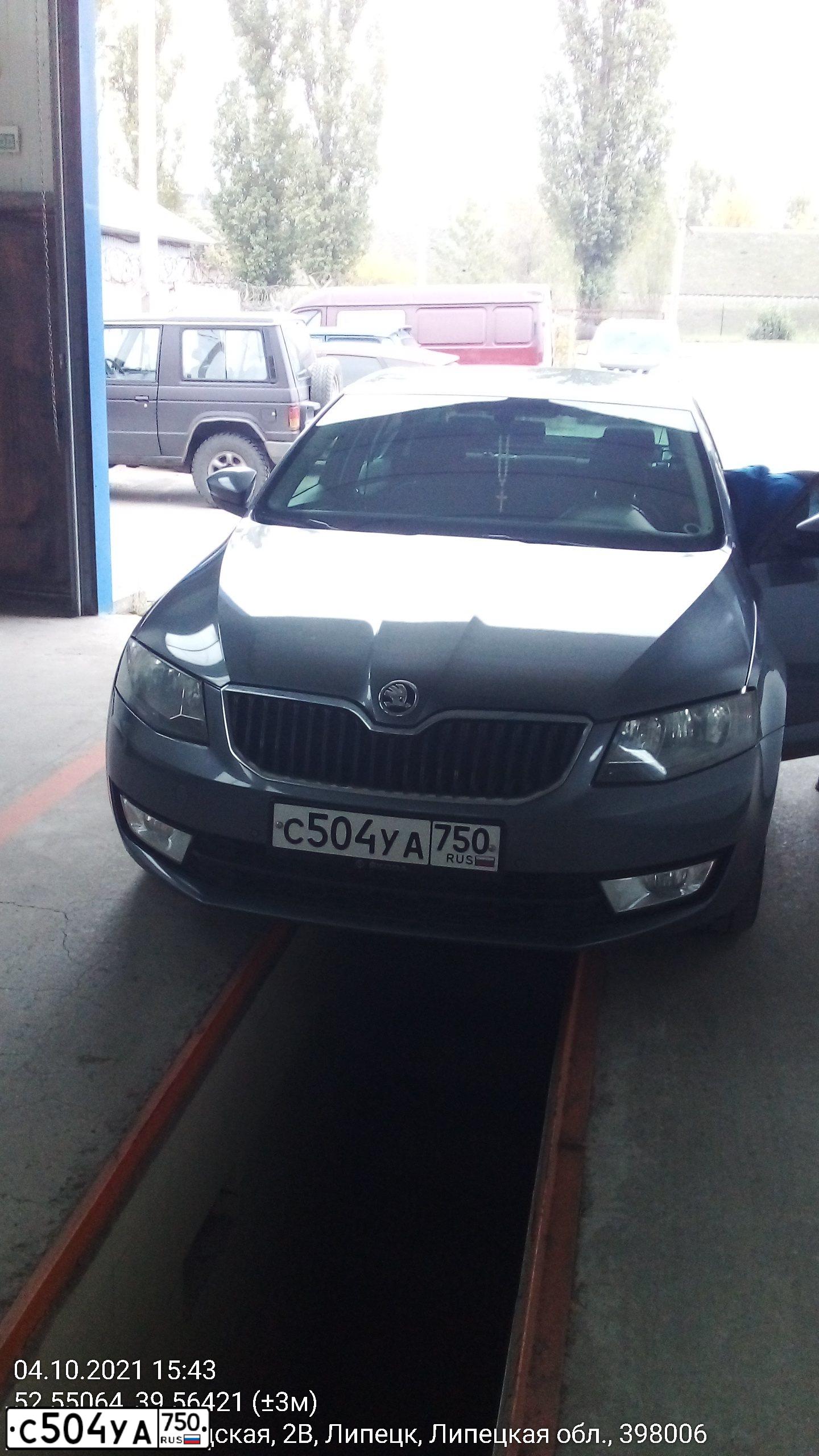 Фото автомобиля SKODA OCTAVIA, 2016 — госномер Р745ВК48. Цвет: ТЕМНО СЕРЫЙ