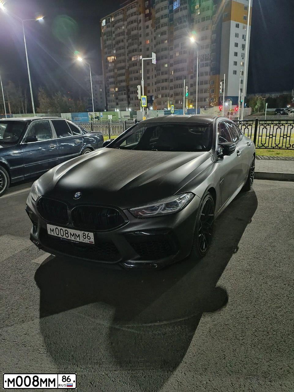 Фото автомобиля BMW M8 СОМРЕТIТIОN, 2021 — госномер М008ММ86. Цвет: СЕРЫЙ