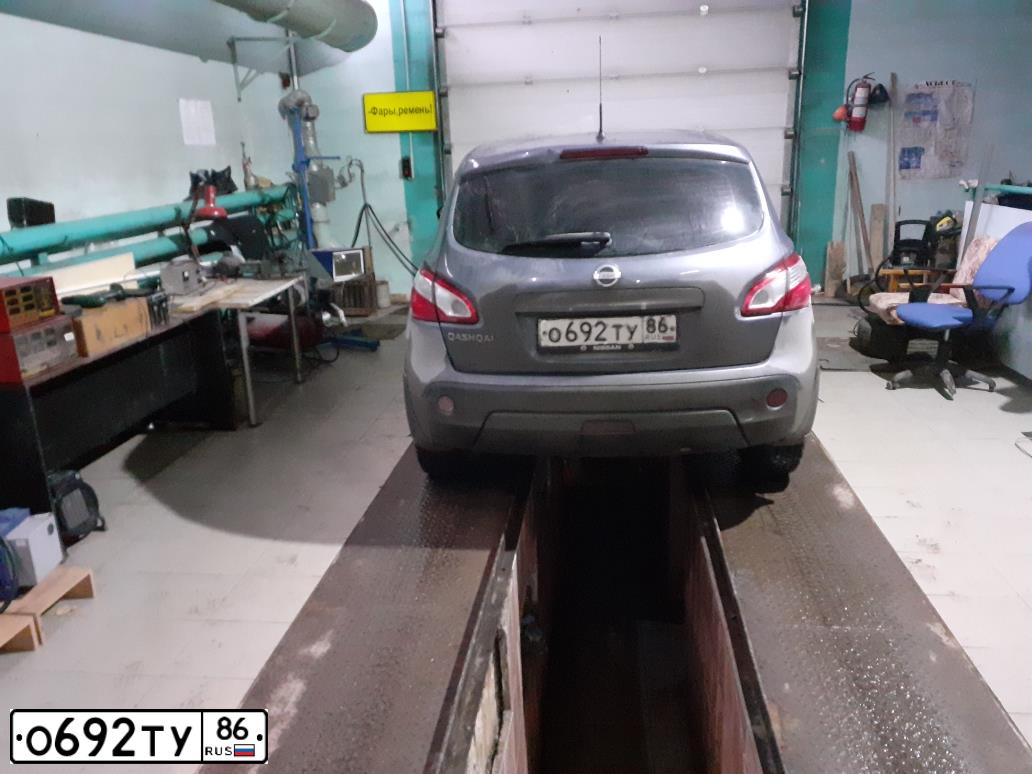 Фото автомобиля NISSAN QASHQAI, 2010 — госномер Н448НВ196. Цвет: СЕРЫЙ