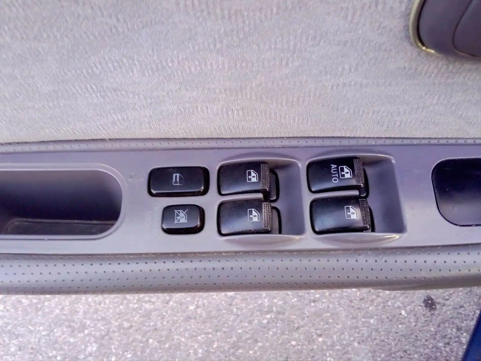 Фото автомобиля KIA MAGENTIS  OPTIMA, 2003 — госномер К160ТК147. Цвет: СИНИЙ
