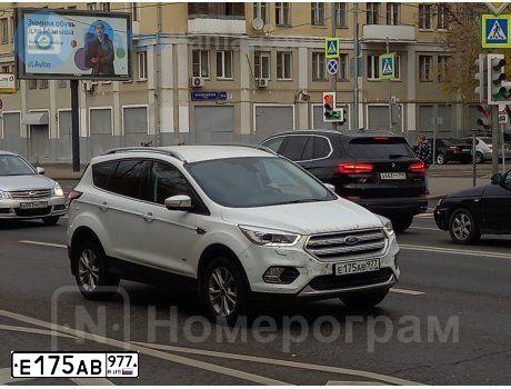 Фото автомобиля FORD KUGA, 2018 — госномер Х520КА142. Цвет: Белый