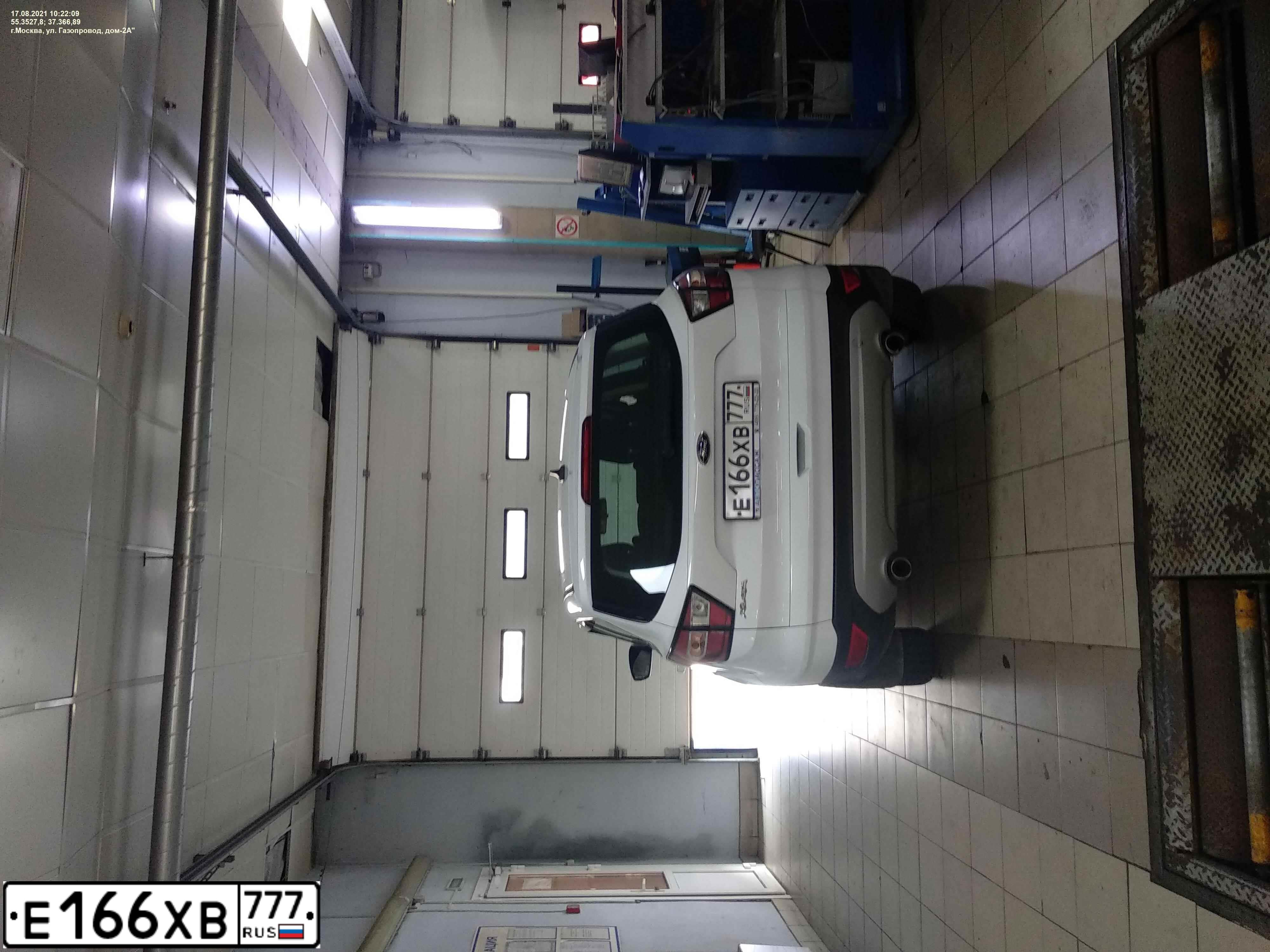Фото автомобиля FORD KUGA, 2016 — госномер Е166ХВ777. Цвет: БЕЛЫЙ