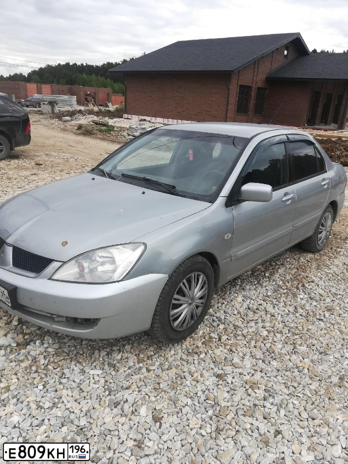 Фото автомобиля MITSUBISHI LANCER, 2005 — госномер С371СУ196. Цвет: СВЕТЛО-СЕРЫЙ