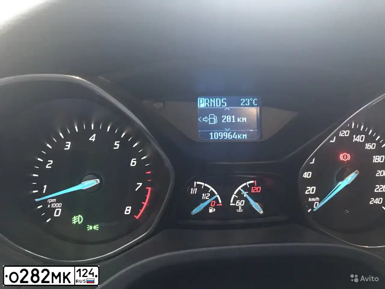 Фото автомобиля FORD FOCUS, 2013 — госномер О282МК124. Цвет: ТЕМНО-СИНИЙ