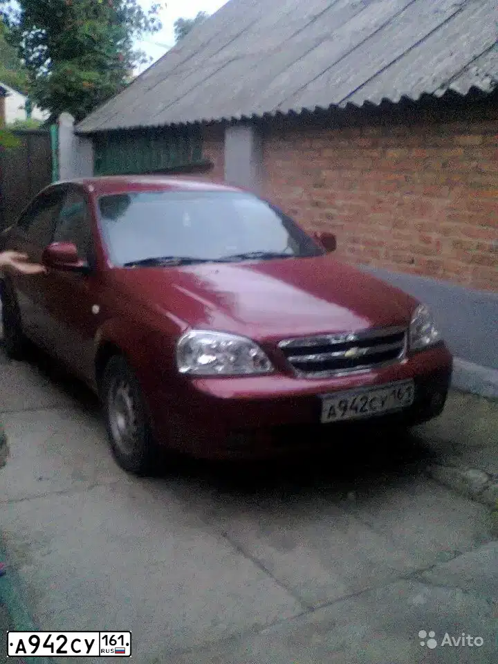 Фото автомобиля CHEVROLET LACETTI, 2010 — госномер А942СУ161. Цвет: Красный