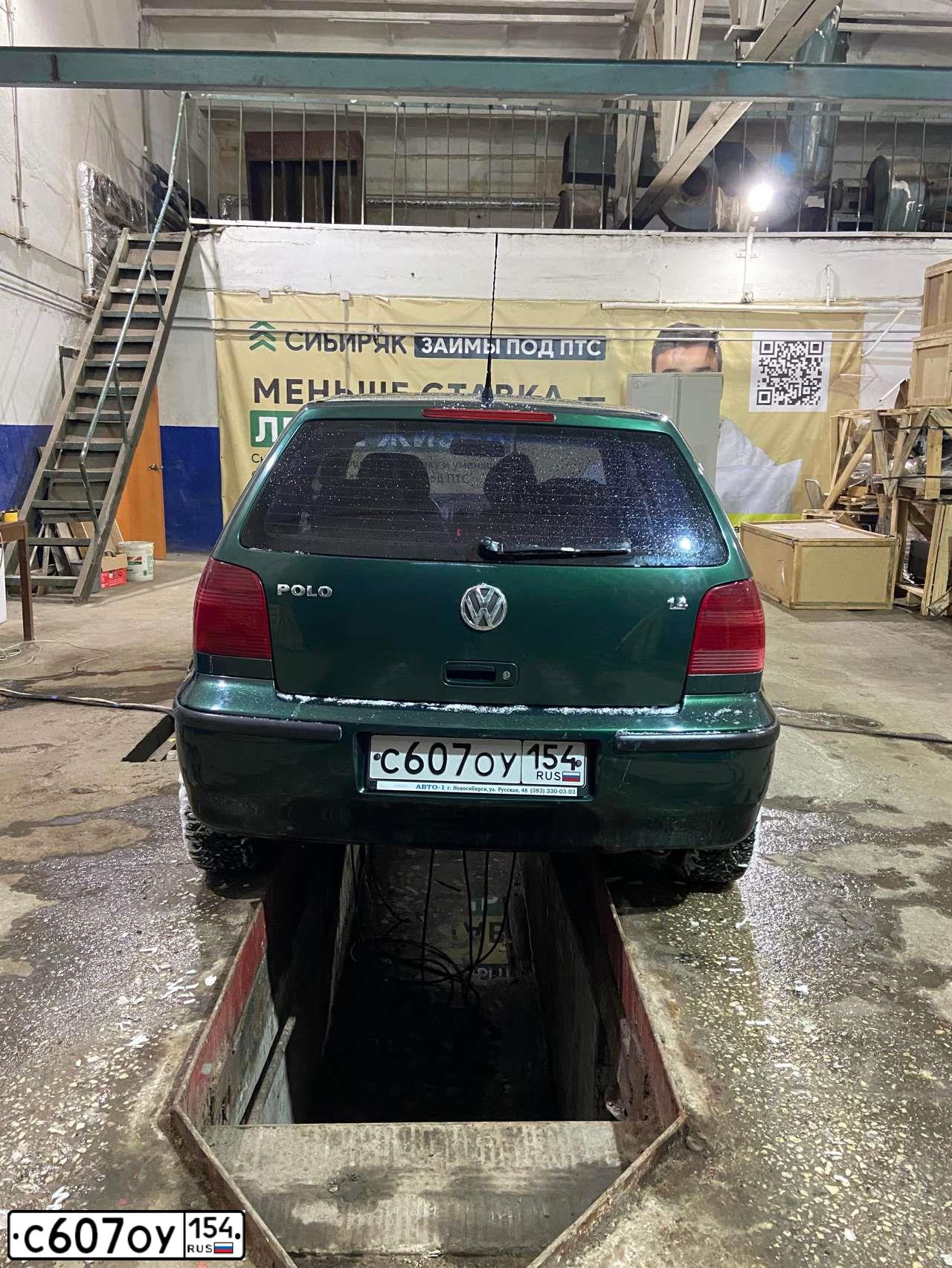 Фото автомобиля VOLKSWAGEN POLO, 2001 — госномер С607ОУ154. Цвет: ЗЕЛЕНЫЙ