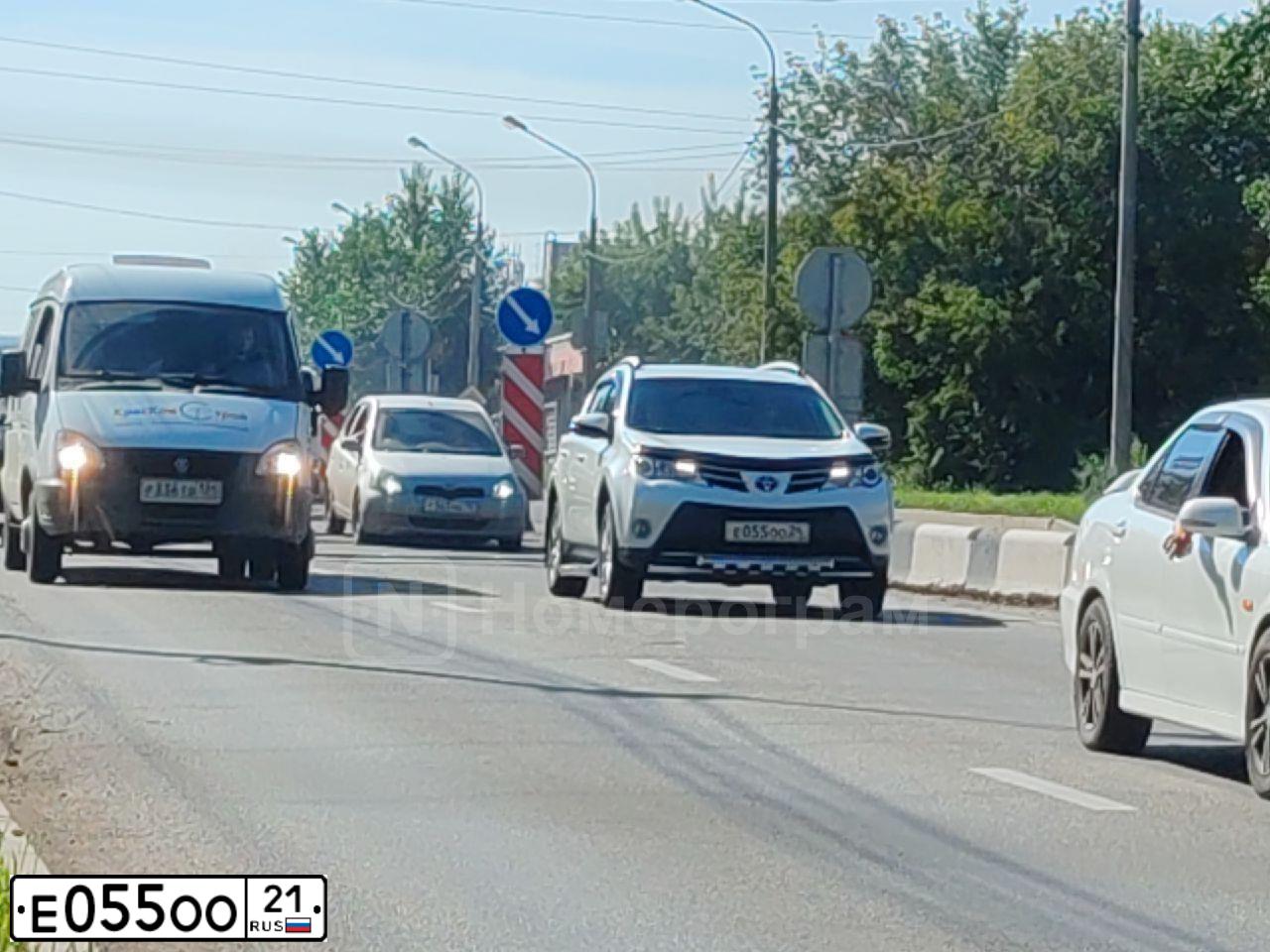 Фото автомобиля FORD FOCUS, 2007 — госномер Е055ОО21. Цвет: ЧЕРНЫЙ