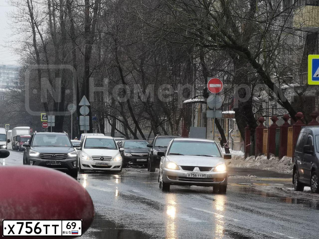 Фото автомобиля MITSUBISHI LANCER, 2005 — госномер Р347КН790. Цвет: Серебристый