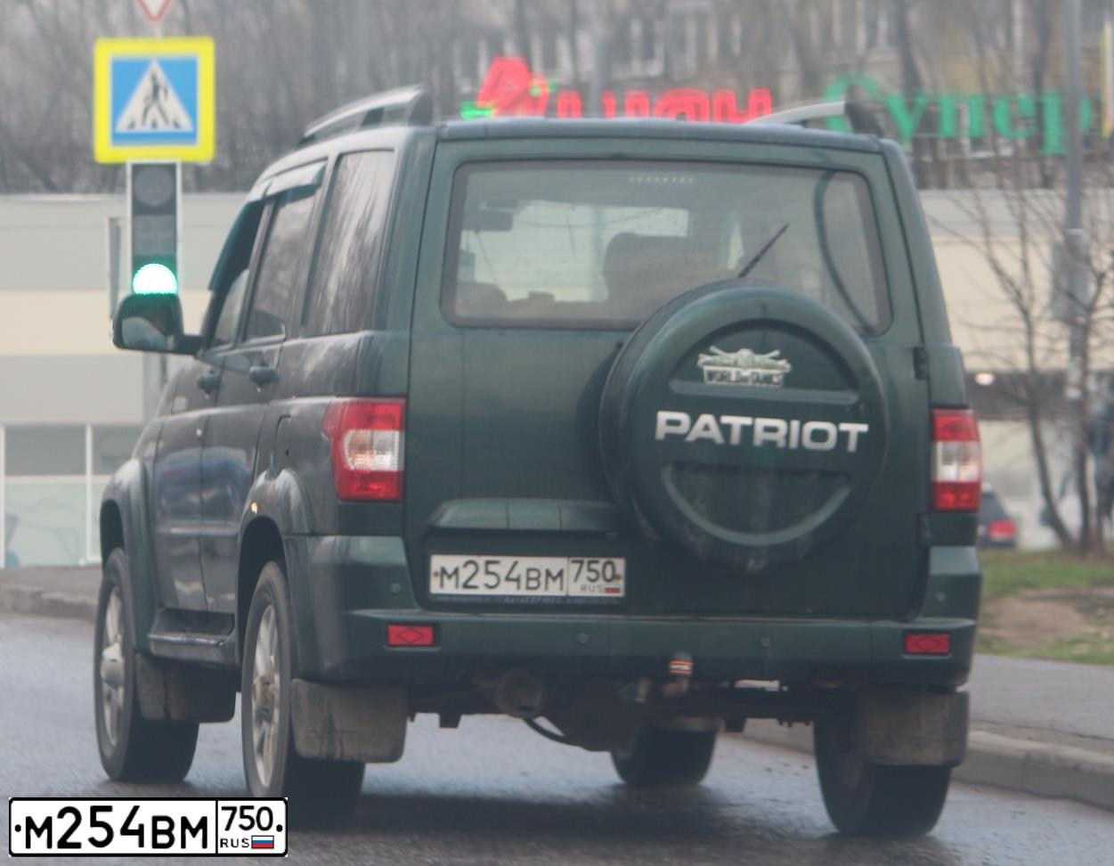 Фото автомобиля UAZ 3163 PATRIOT, 2015 — госномер М254ВМ750. Цвет: ЗЕЛЕНЫЙ ТЕМНЫЙ