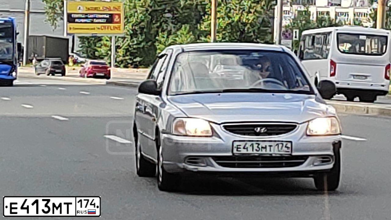 Фото автомобиля TAGAZ ACCENT, 2007 — госномер Е413МТ174. Цвет: Серебристый