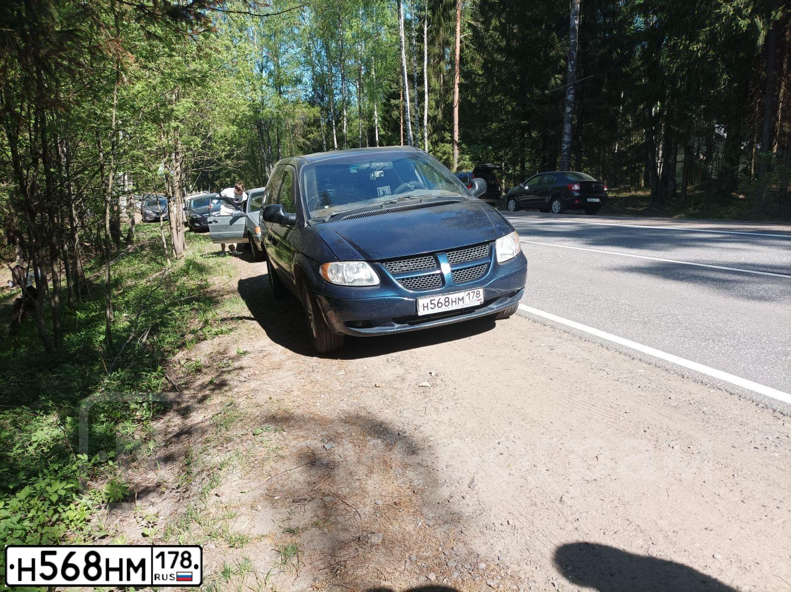 Фото автомобиля DODGE /GRAND/ CARAVAN, 2002 — госномер Н568НМ178. Цвет: синий