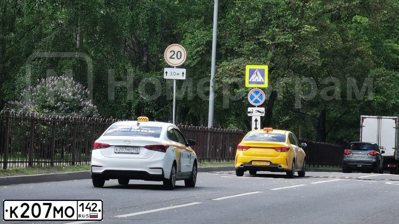 Фото автомобиля HYUNDAI SOLARIS, 2017 — госномер У915АР152. Цвет: БЕЛЫЙ