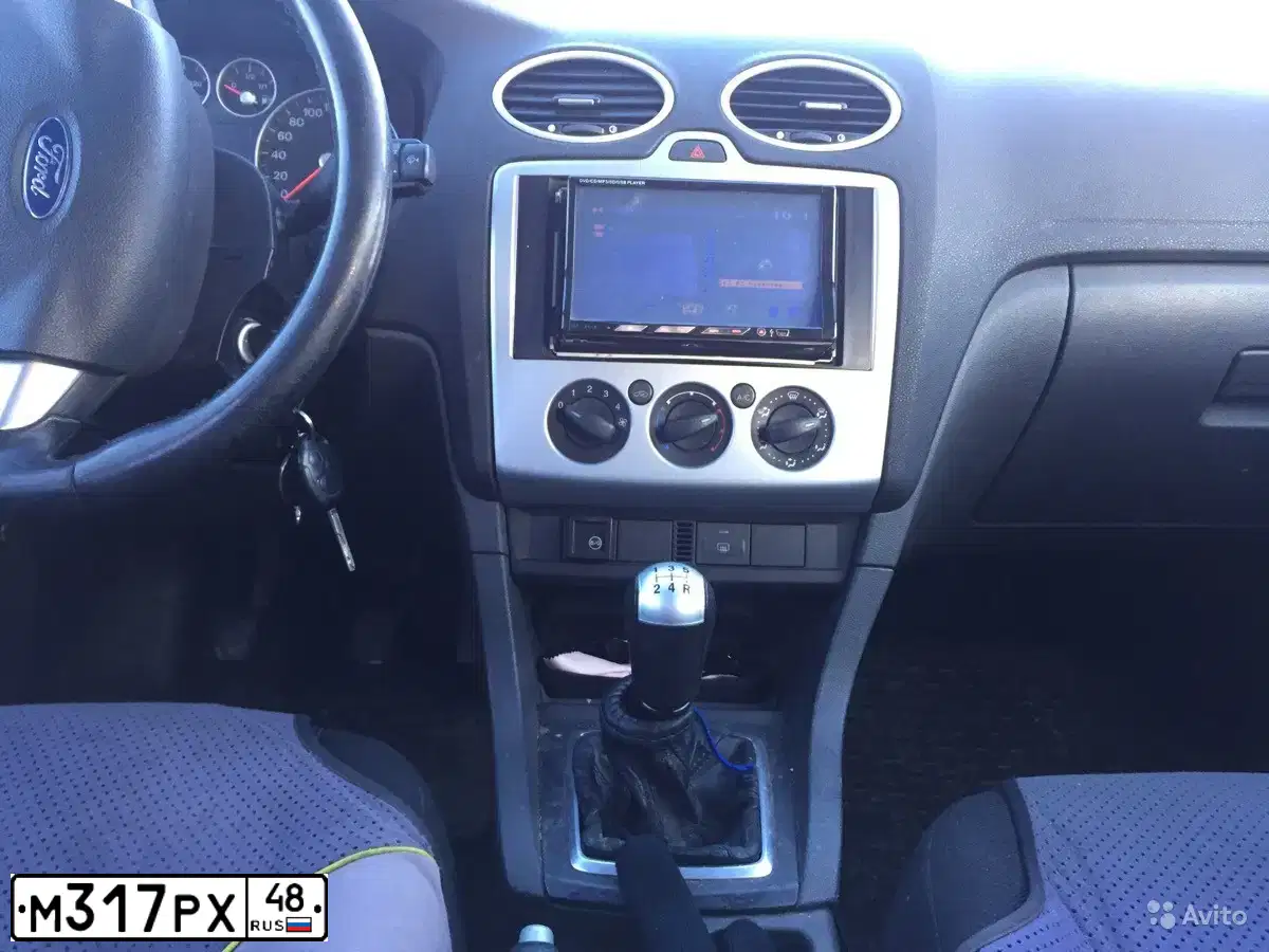 Фото автомобиля FORD FOCUS, 2006 — госномер У149ЕМ48. Цвет: Темно-синий
