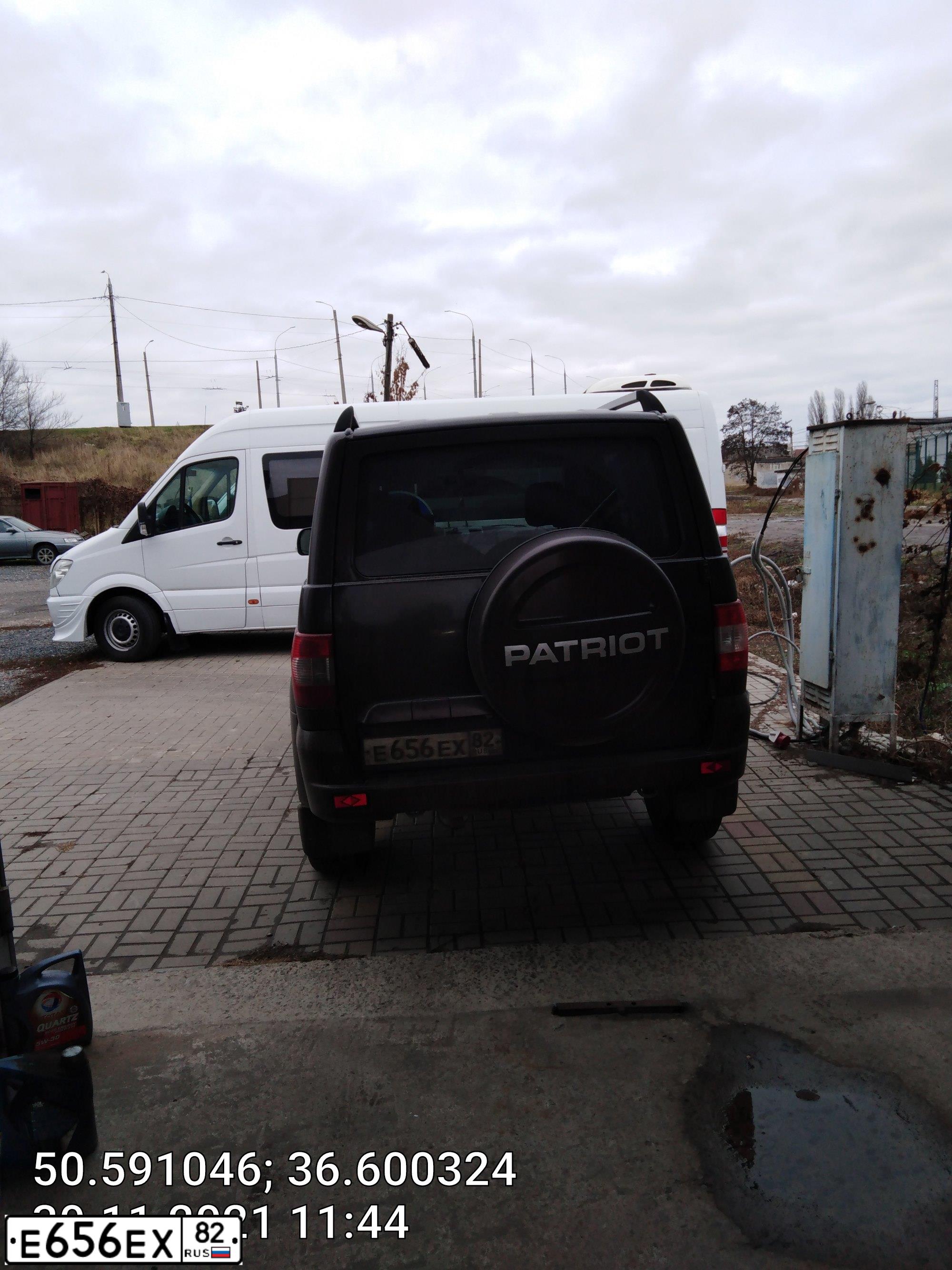 Фото автомобиля UAZ 3163 PATRIOT, 2016 — госномер Е656ЕХ82. Цвет: КОРИЧНЕВЫЙ МЕТАЛЛИК