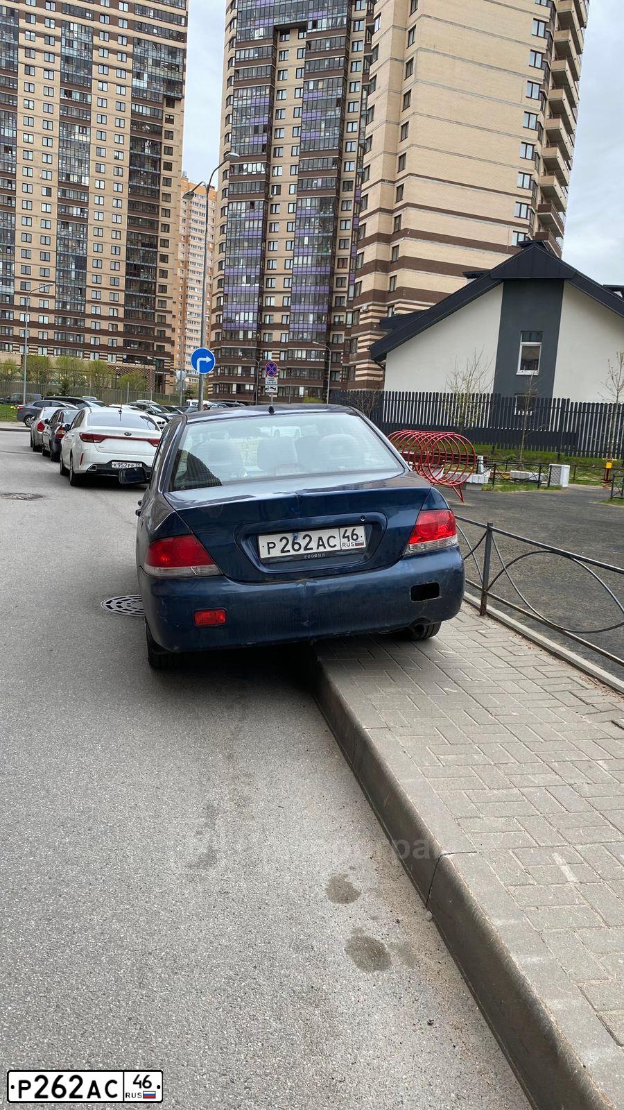 Фото автомобиля MITSUBISHI LANCER, 2005 — госномер Р262АС46. Цвет: синий