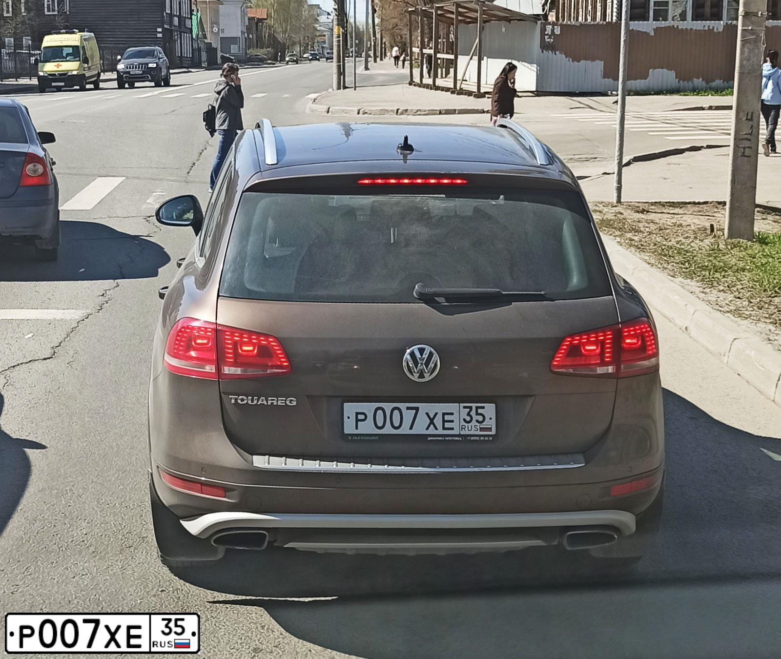 Фото автомобиля RENAULT T LOGAN, 2010 — госномер Р007ХЕ35. Цвет: КРАСНЫЙ