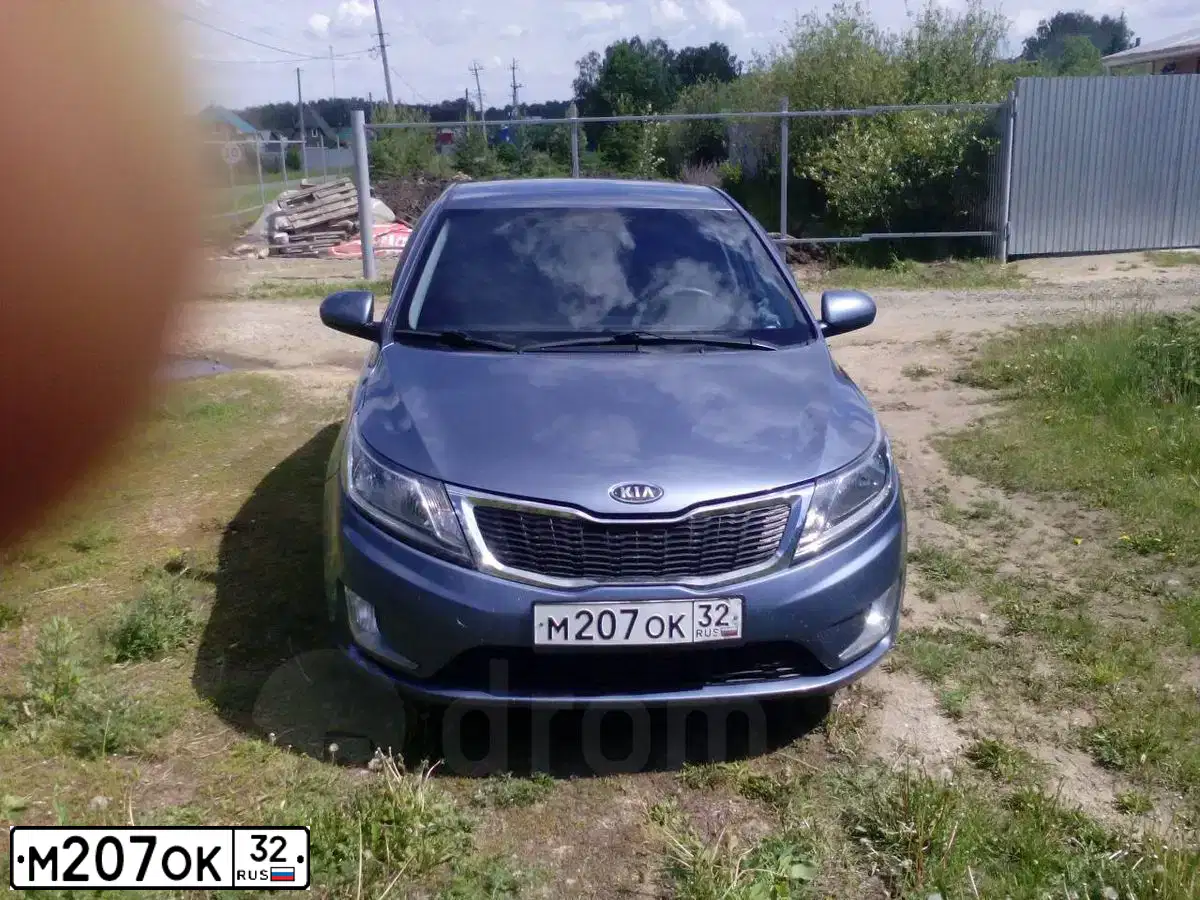 Фото автомобиля KIA RIO, 2012 — госномер М207ОК32. Цвет: ЧЕРНЫЙ