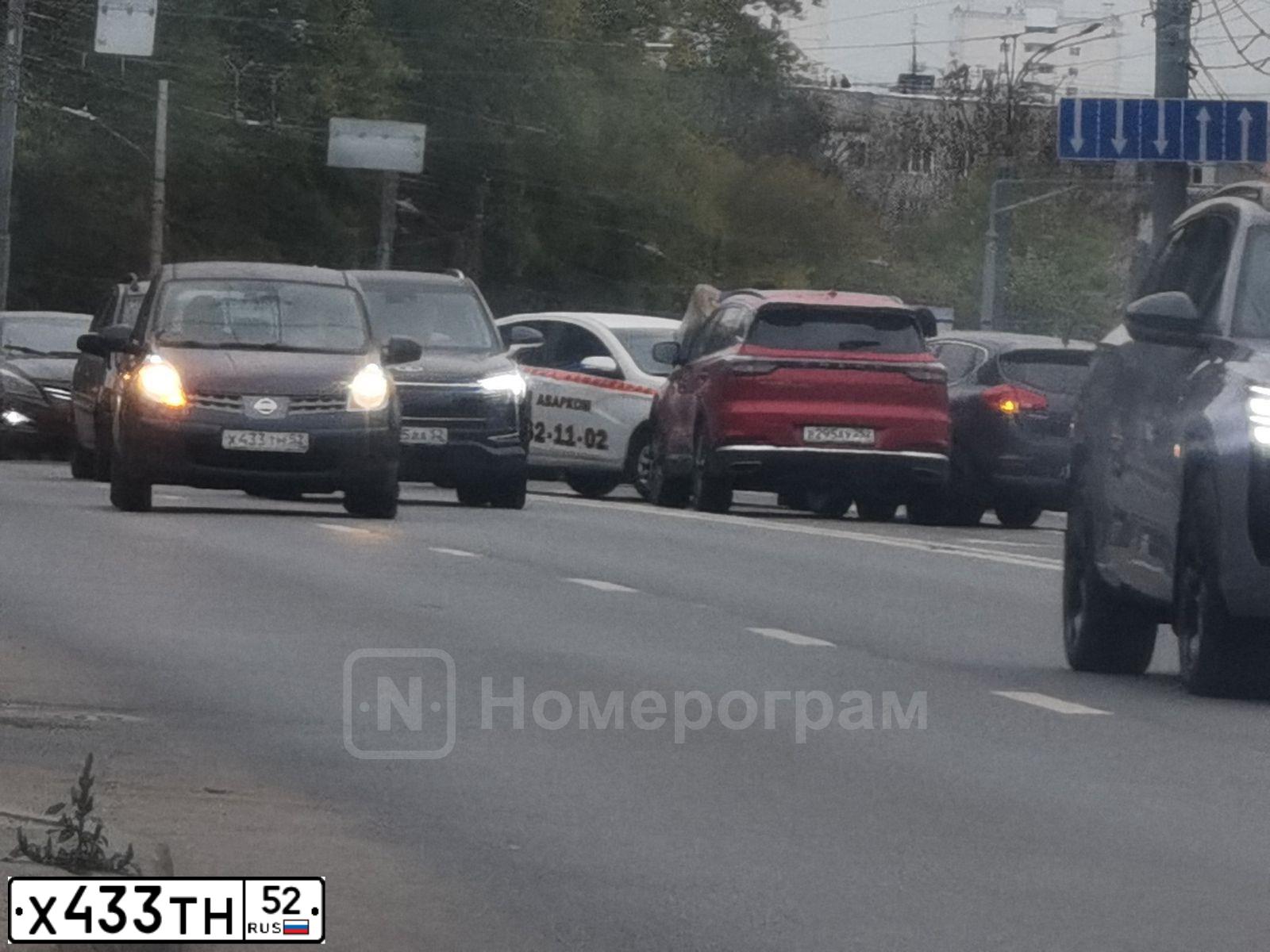 Фото автомобиля LEXUS GX, 2004 — госномер К200КС190. Цвет: БЕЛЫЙ СВЕТЛО-СЕРЫЙ
