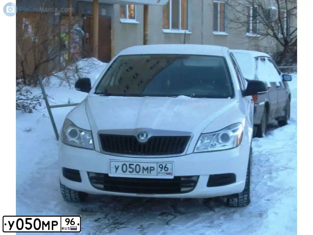 Фото автомобиля SKODA OCTAVIA, 2012 — госномер У050МР96. Цвет: БЕЛЫЙ