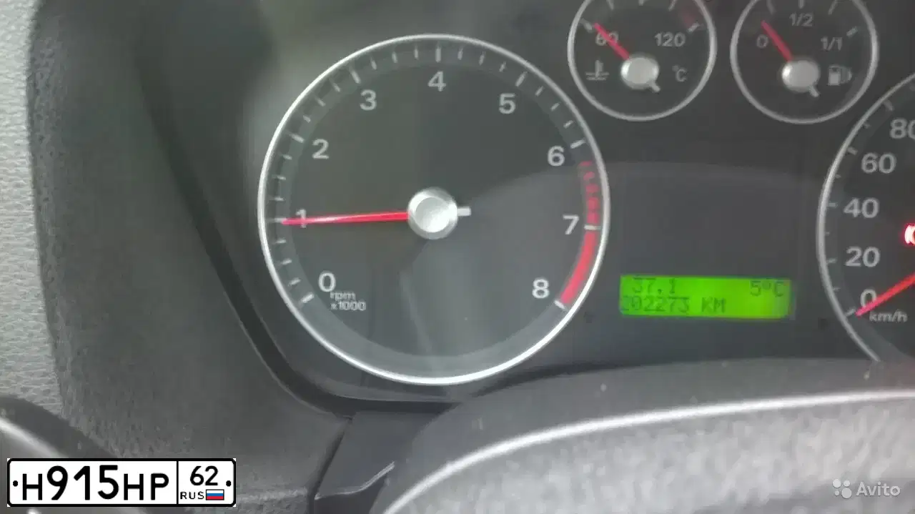 Фото автомобиля FORD FOCUS, 2006 — госномер О835ЕМ62. Цвет: КРАСНО-ОРАНЖЕВЫЙ