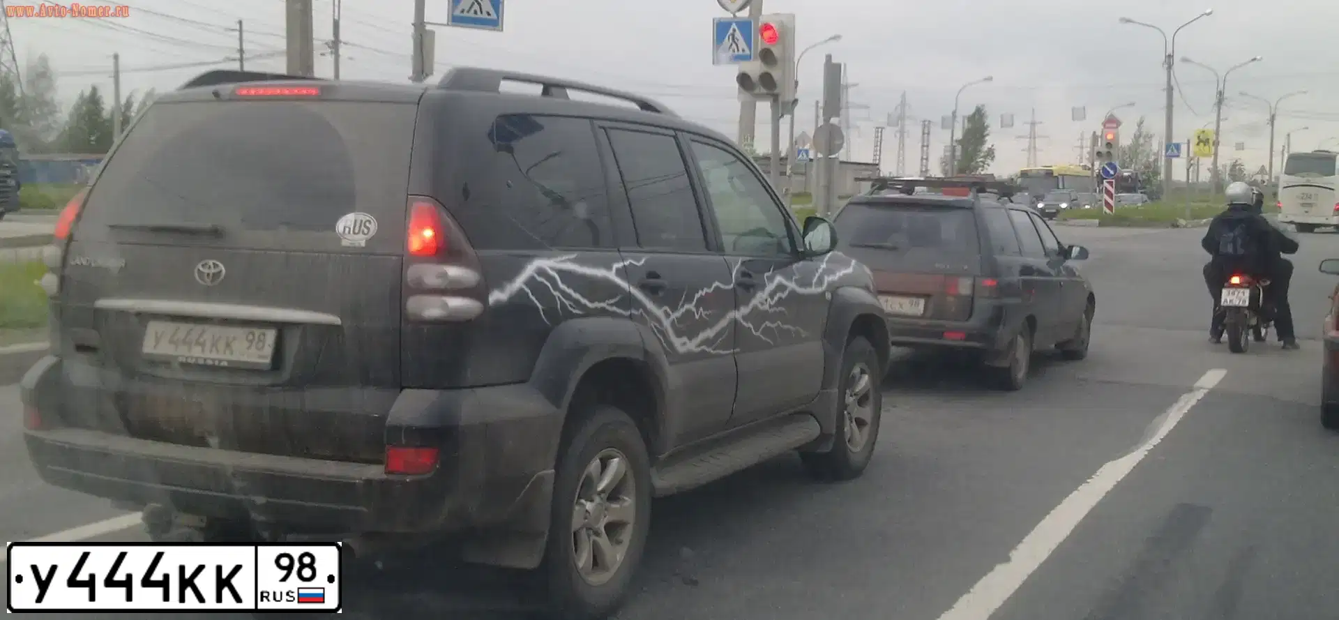 Фото автомобиля TOYOTA LANDCRUISER, 2008 — госномер У444КК98. Цвет: ЧЕРНЫЙ