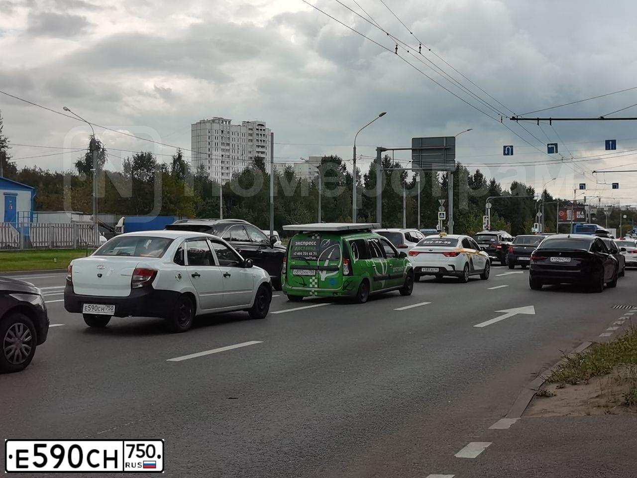 Фото автомобиля LADA 2190 GRANTA, 2018 — госномер А886ТР76. Цвет: Белый