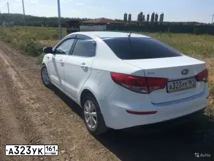 Фото автомобиля KIA RIO, 2015 — госномер Р589АТ761. Цвет: Белый