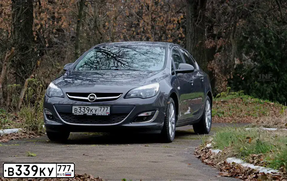 Фото автомобиля OPEL ASTRA, 2014 — госномер Р389НО799. Цвет: СЕРЫЙ МЕТАЛЛИК