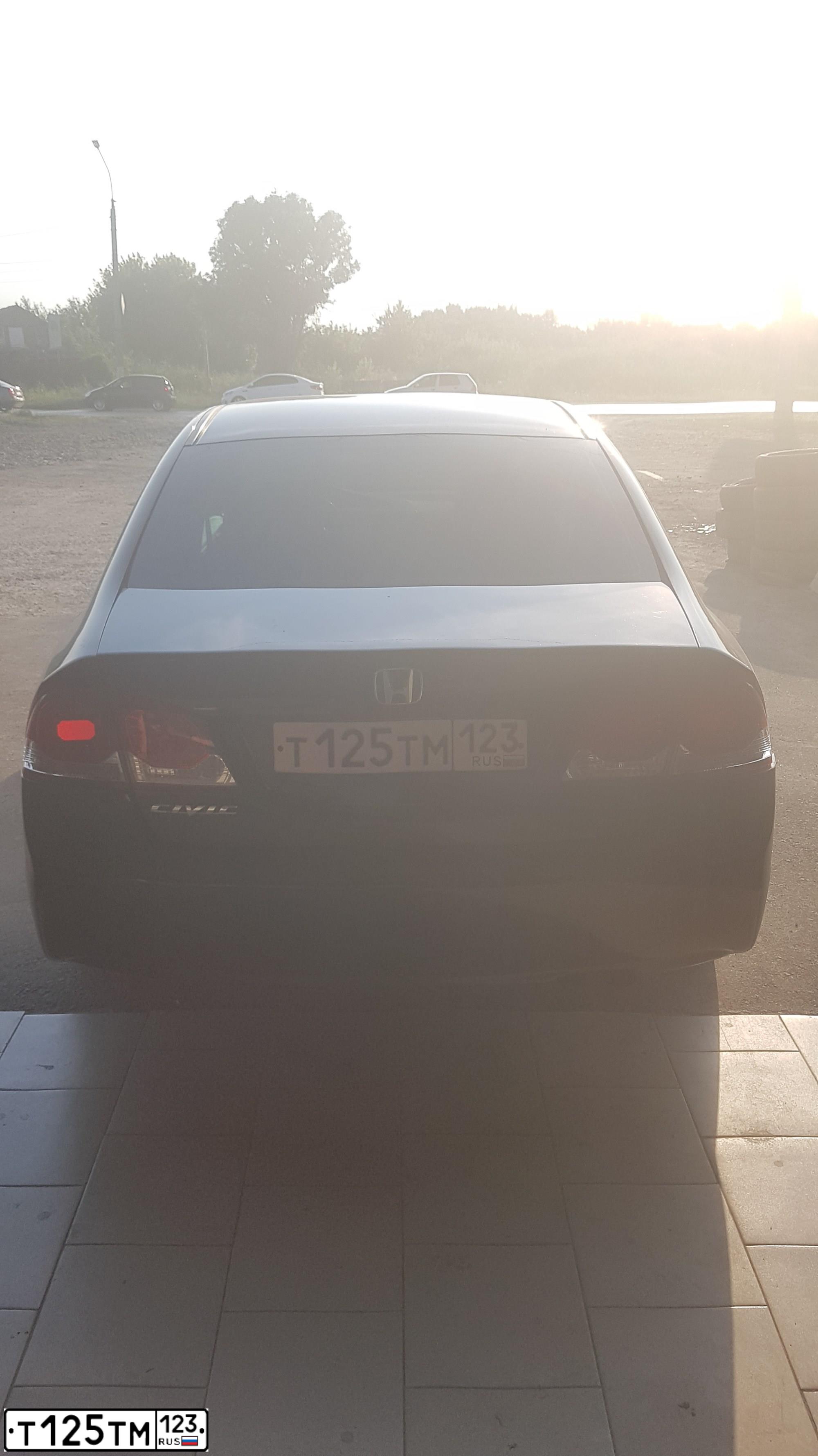 Фото автомобиля HONDA CIVIC, 2009 — госномер Е337ЕЕ93. Цвет: ЧЕРНЫЙ