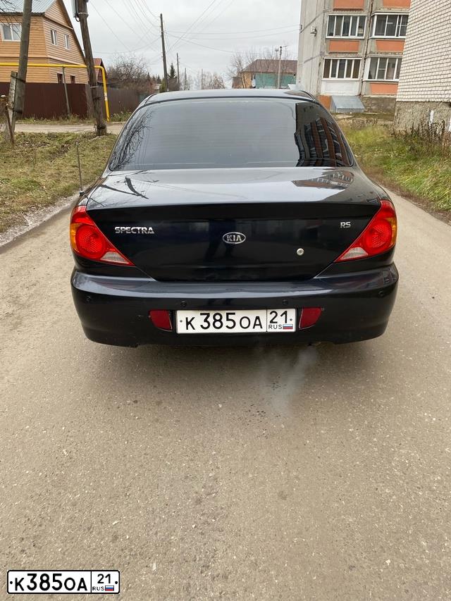 Фото автомобиля KIA SPECTRA, 2008 — госномер К385ОА21. Цвет: Черный жемчуг (Чёрный)