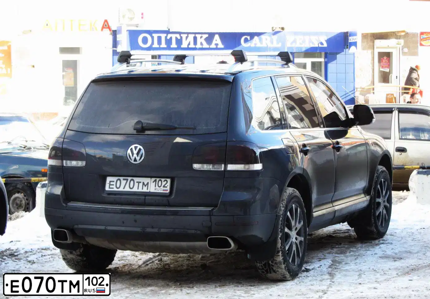 Фото автомобиля VOLKSWAGEN TOUAREG, 2008 — госномер Е466ВР702. Цвет: ЧЕРНЫЙ