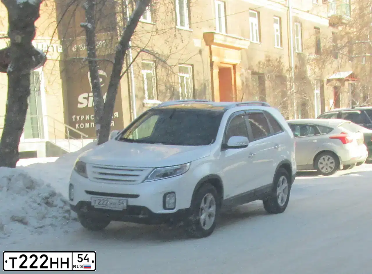 Фото автомобиля KIA RIO, 2018 — госномер Т222НН54. Цвет: СВЕТЛО-КОРИЧНЕВЫЙ