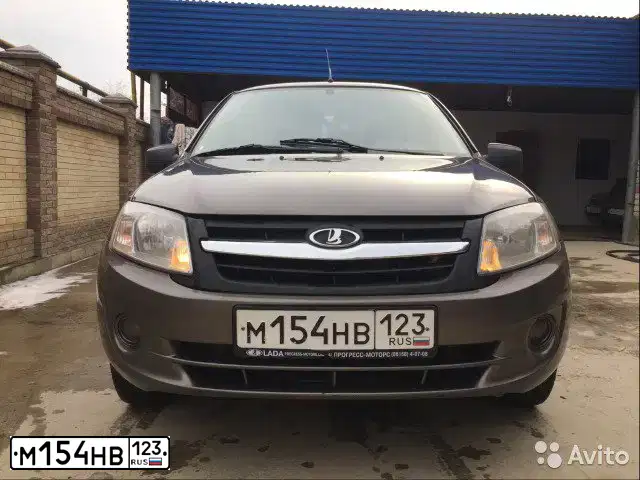 Фото автомобиля LADA 2190 GRANTA, 2013 — госномер М154НВ123. Цвет: Золотисто-коричневый