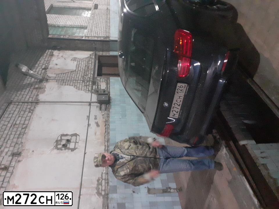Фото автомобиля BMW SERIE 3, 2012 — госномер М272СН126. Цвет: синий