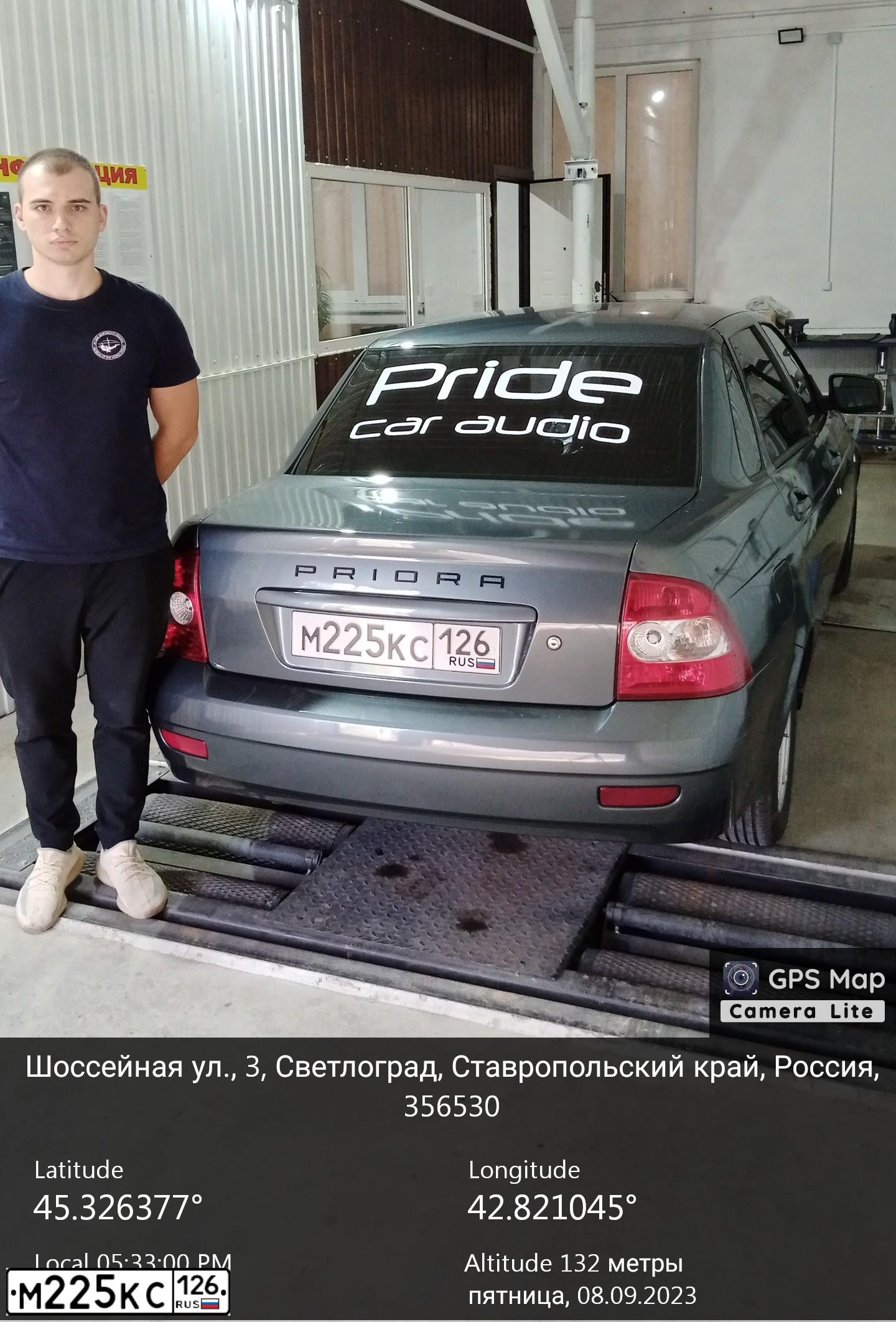 Фото автомобиля LADA 2170 PRIORA, 2010 — госномер М225КС126. Цвет: СЕРО-СИН-ЗЕЛЕН