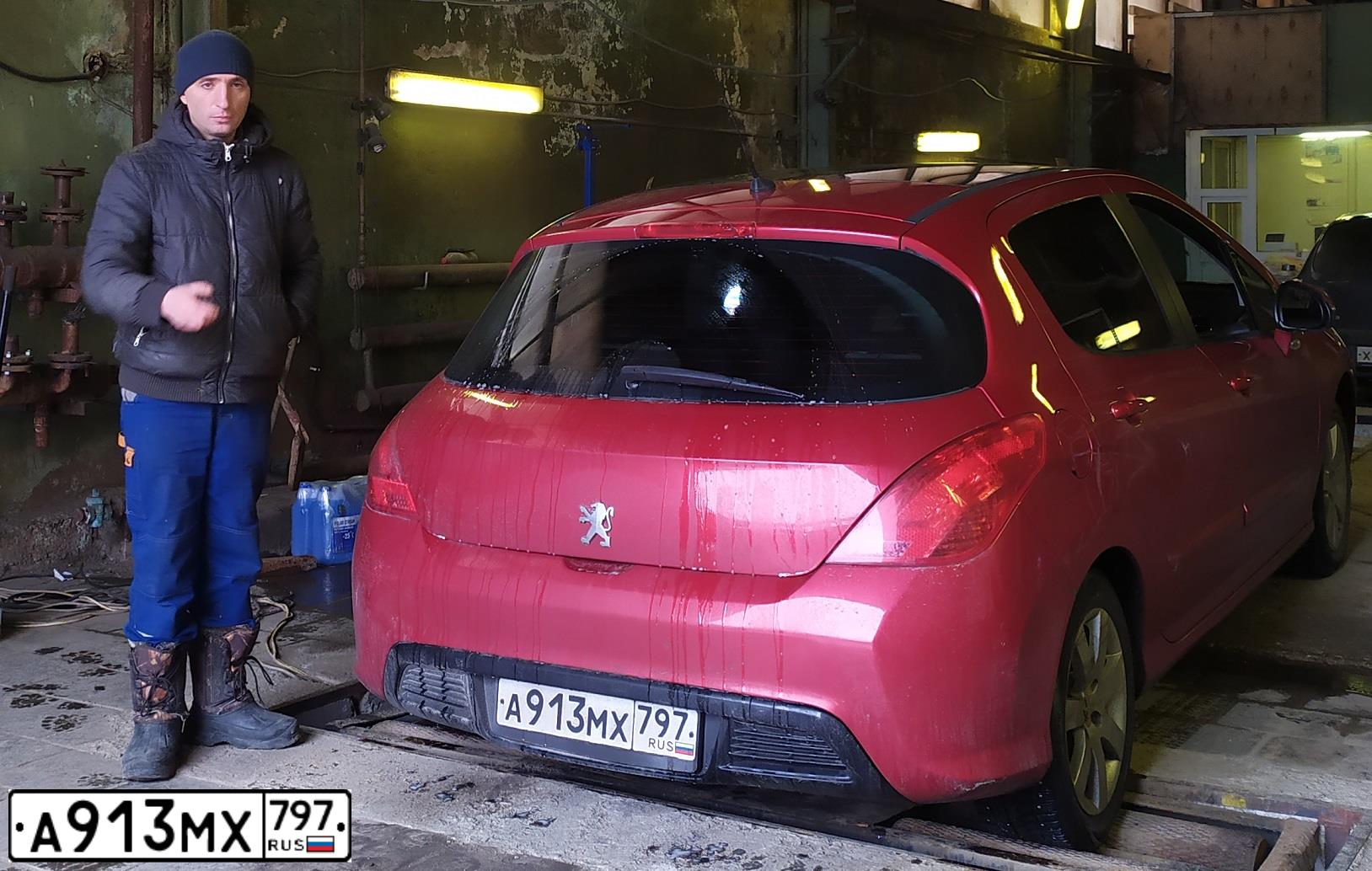 Фото автомобиля PEUGEOT 308, 2008 — госномер А913МХ797. Цвет: Красный