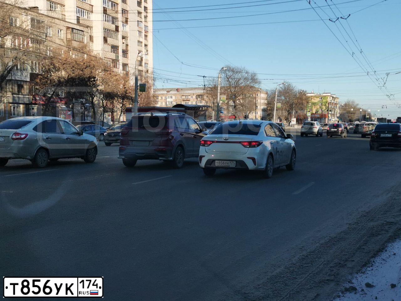Фото автомобиля KIA RIO, 2019 — госномер Х586ВК774. Цвет: Белый