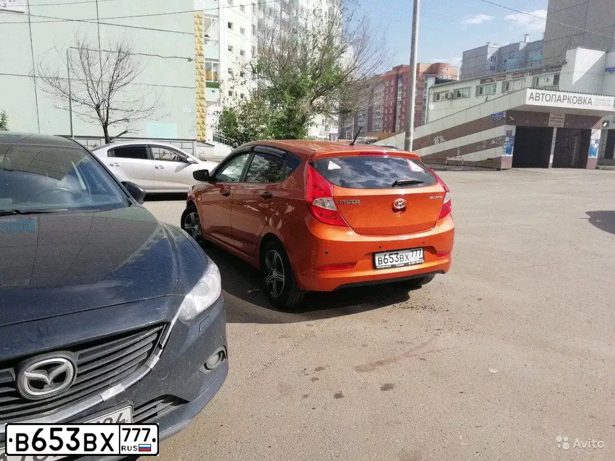 Фото автомобиля HYUNDAI SOLARIS, 2014 — госномер В653ВХ777. Цвет: ОРАНЖЕВЫЙ