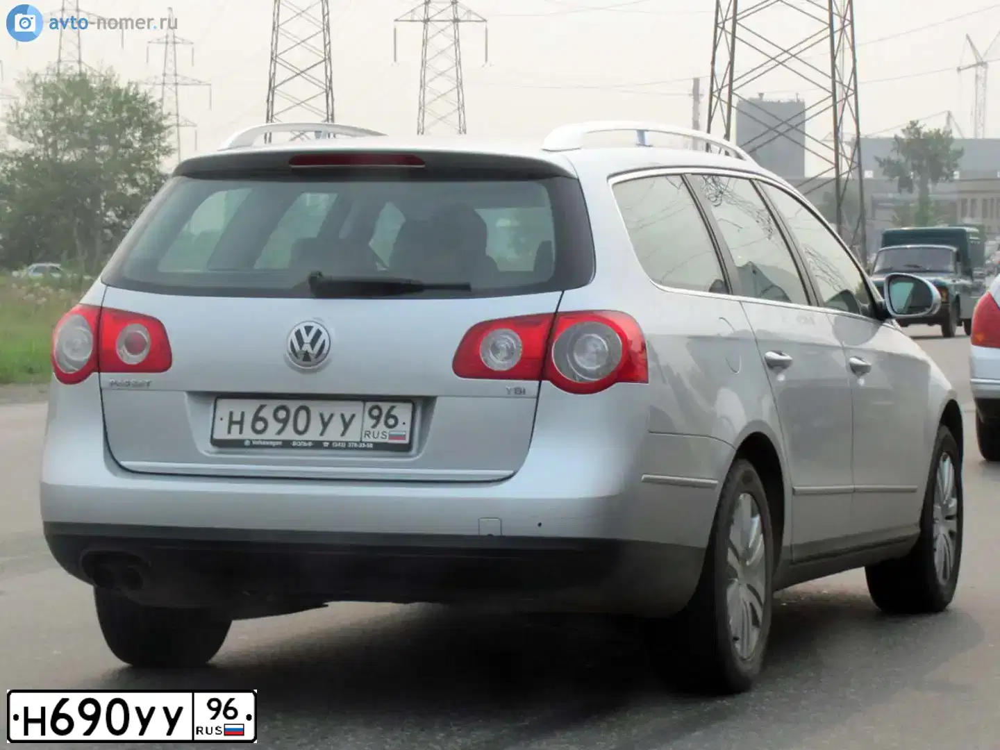 Фото автомобиля VOLKSWAGEN PASSAT, 2008 — госномер У402КА72. Цвет: Серебристый