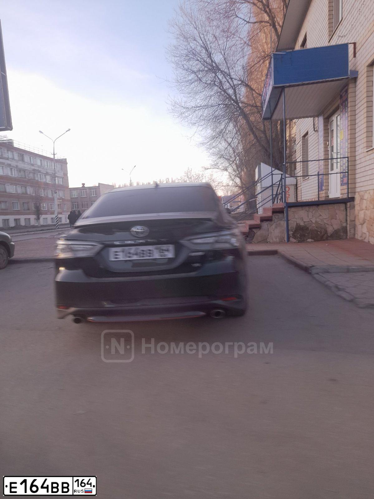 Фото автомобиля LADA 2114 SAMARA, 2012 — госномер Е164ВВ164. Цвет: Белый