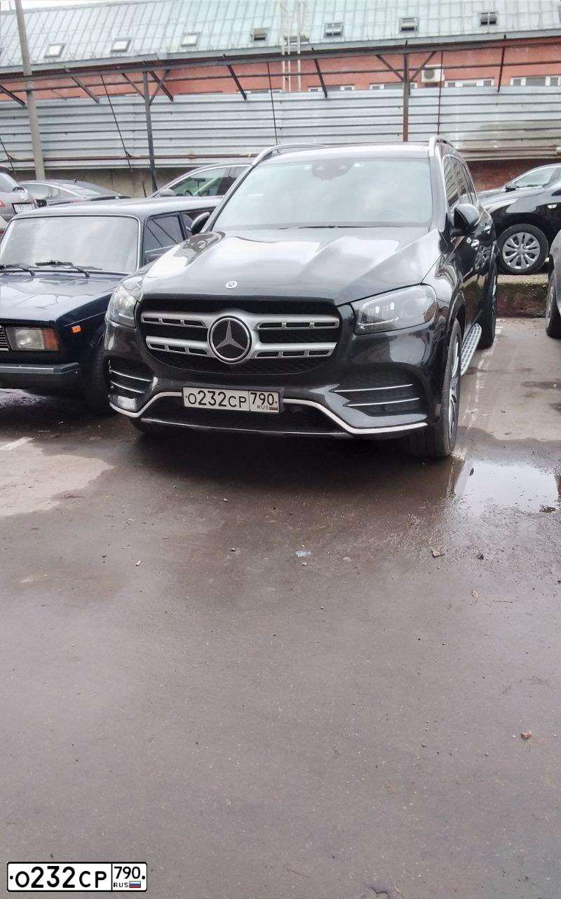Фото автомобиля MERCEDES GLS-KLASSE, 2019 — госномер О232СР790. Цвет: ЧЕРНЫЙ