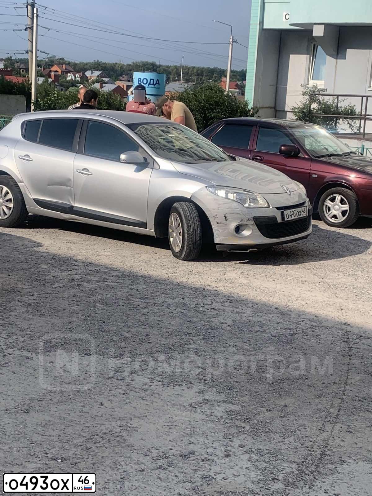 Фото автомобиля RENAULT MEGANE, 2010 — госномер О493ОХ46. Цвет: Светло-Серо-Голубой