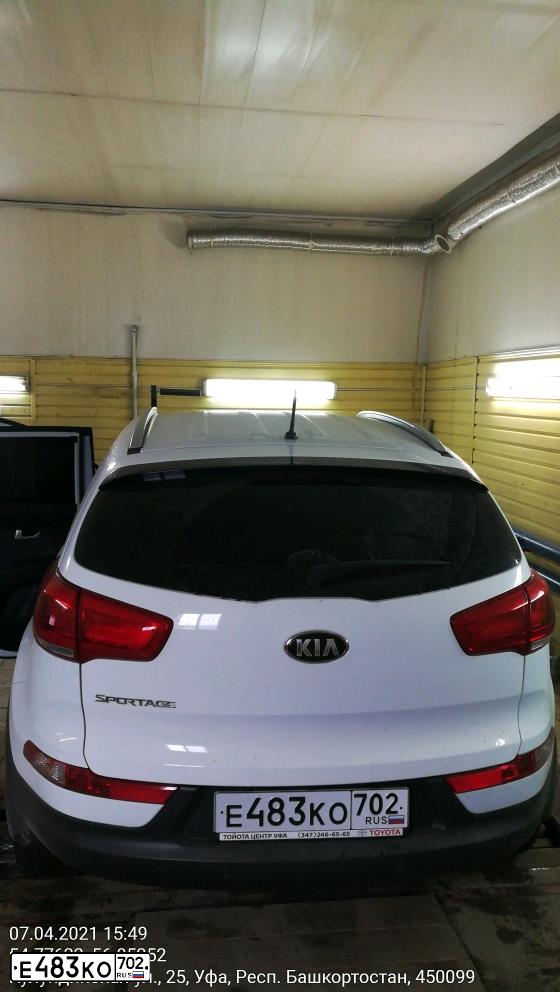Фото автомобиля KIA SPORTAGE, 2014 — госномер Е483КО702. Цвет: Белый