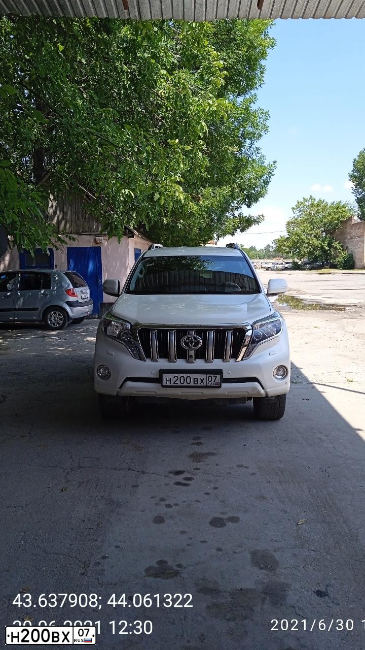 Фото автомобиля TOYOTA LANDCRUISER, 2015 — госномер Н200ВХ07. Цвет: БЕЛЫЙ ПЕРЛАМУТР