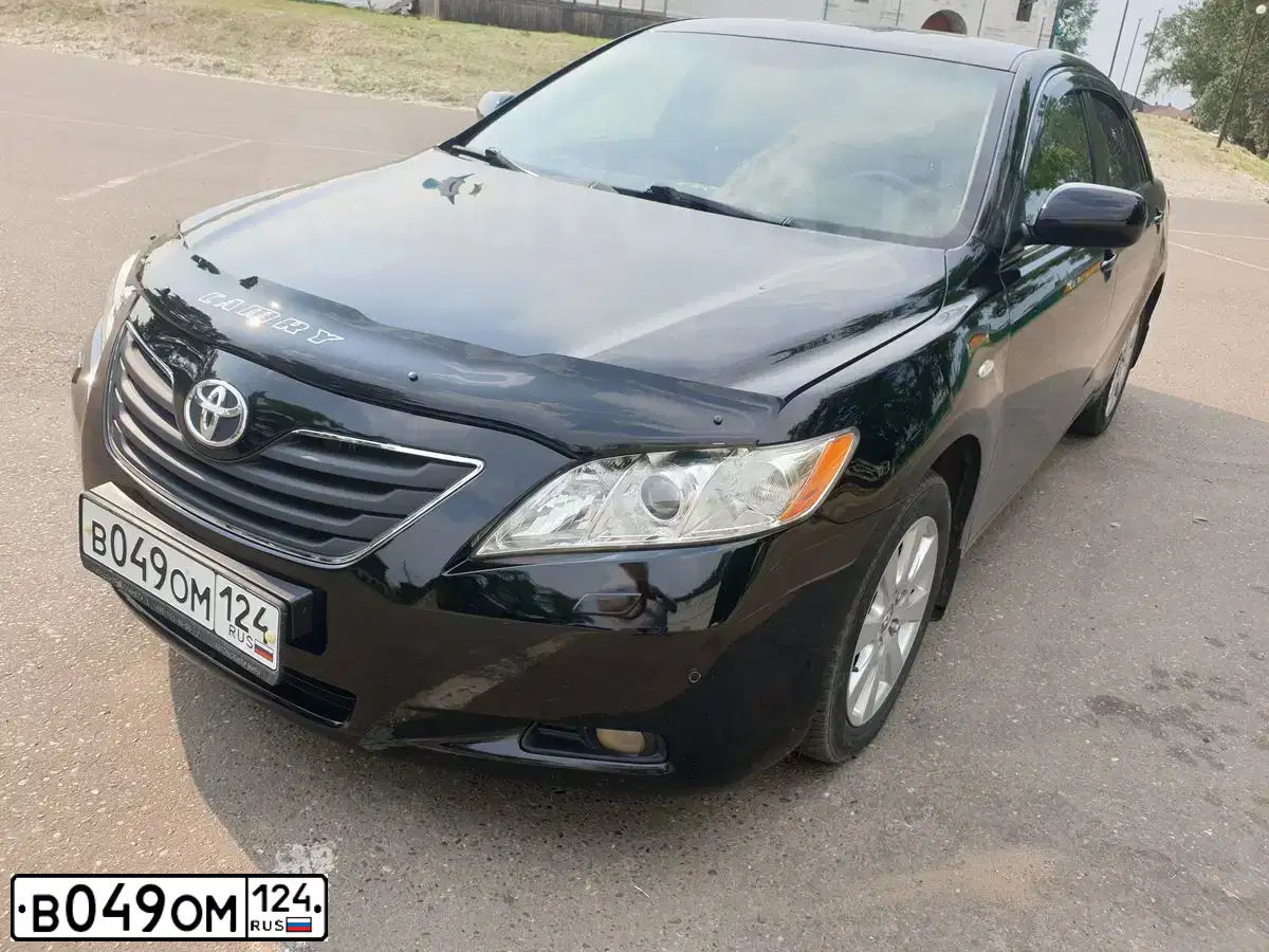Фото автомобиля TOYOTA CAMRY, 2007 — госномер О009МЕ24. Цвет: ЧЕРНЫЙ