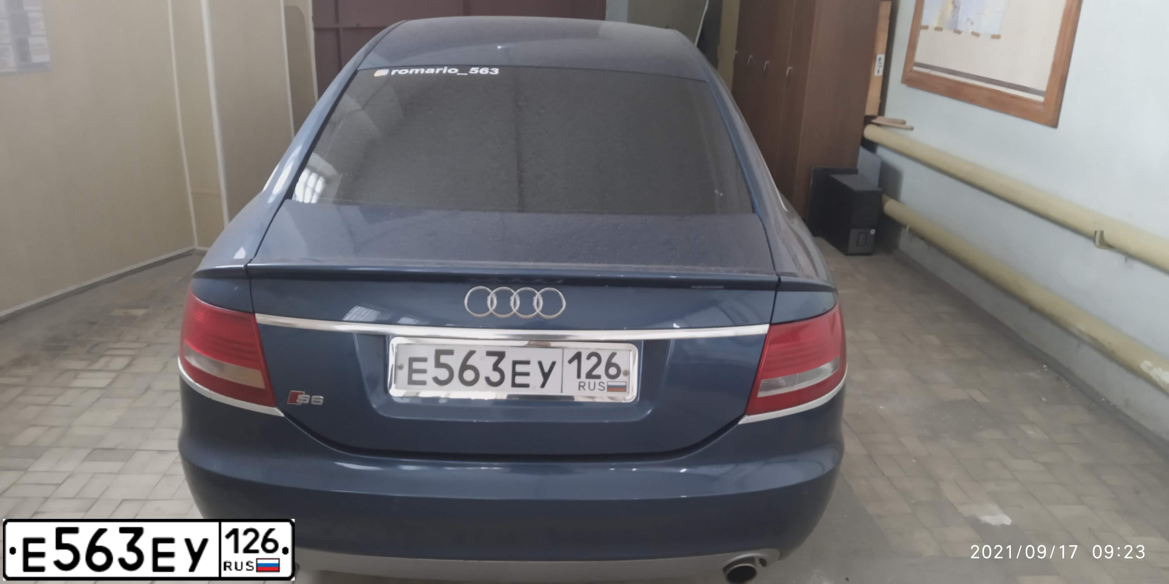 Фото автомобиля AUDI A6, 2004 — госномер Е563ЕУ126. Цвет: синий