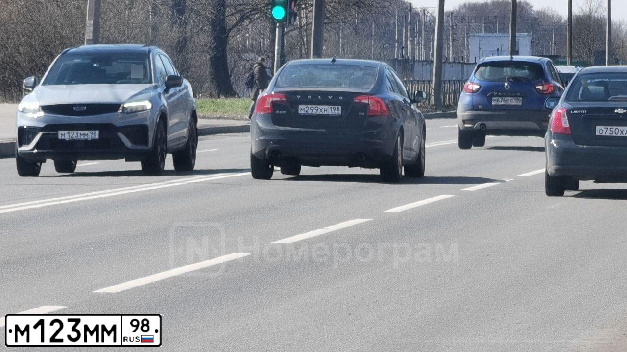 Фото автомобиля MERCEDES G-KLASSE, 2005 — госномер М123ММ98. Цвет: ЧЕРНЫЙ