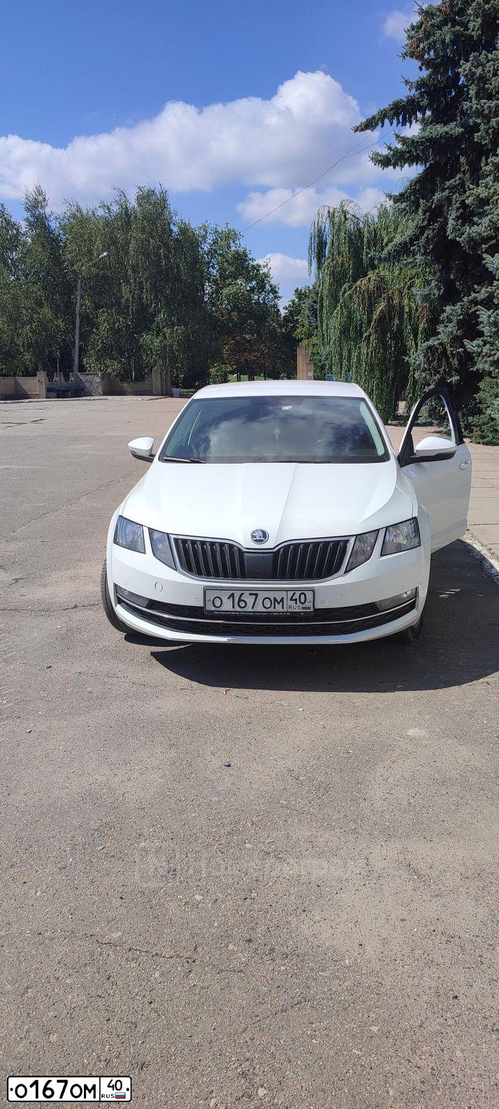 Фото автомобиля SKODA OCTAVIA, 2018 — госномер О167ОМ40. Цвет: БЕЛЫЙ