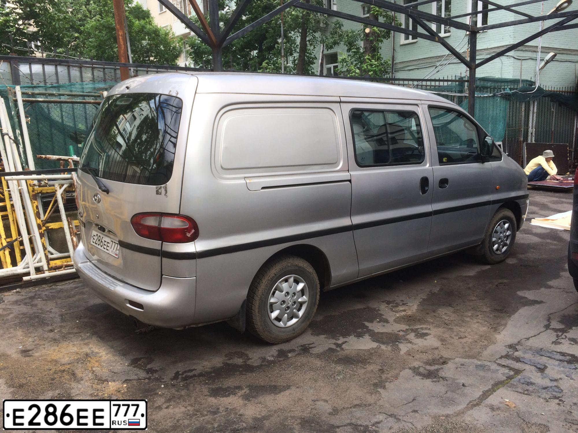 Фото автомобиля VOLKSWAGEN TRANSPORTER, 2012 — госномер Т602СН198
